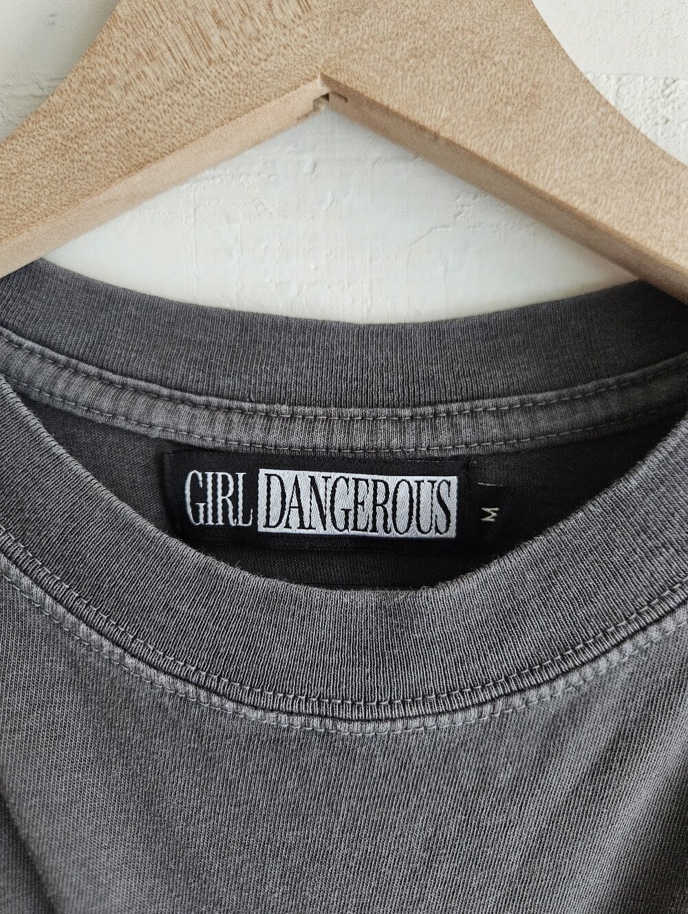 TILLY'S | t-shirt - Picture 2 of 5